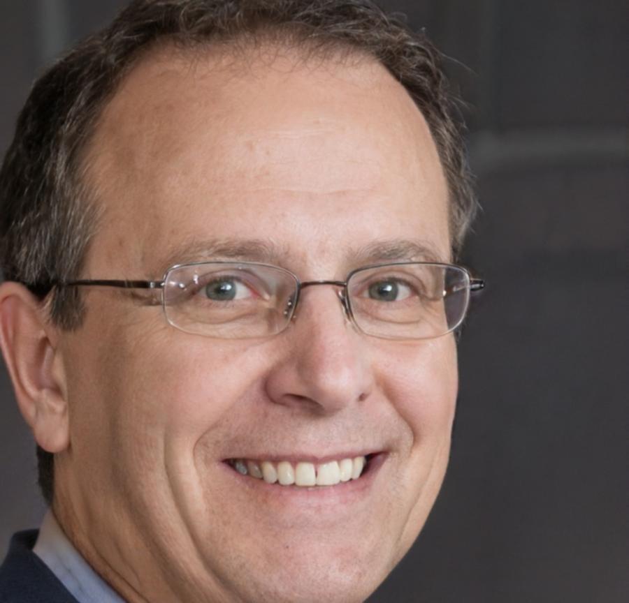 Retrato profesional de investigador especializado en métodos cualitativos